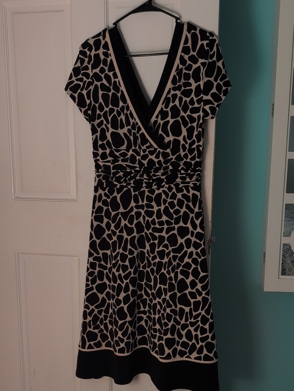 Sandra Darren Black and Cream Printed  Midi Dress